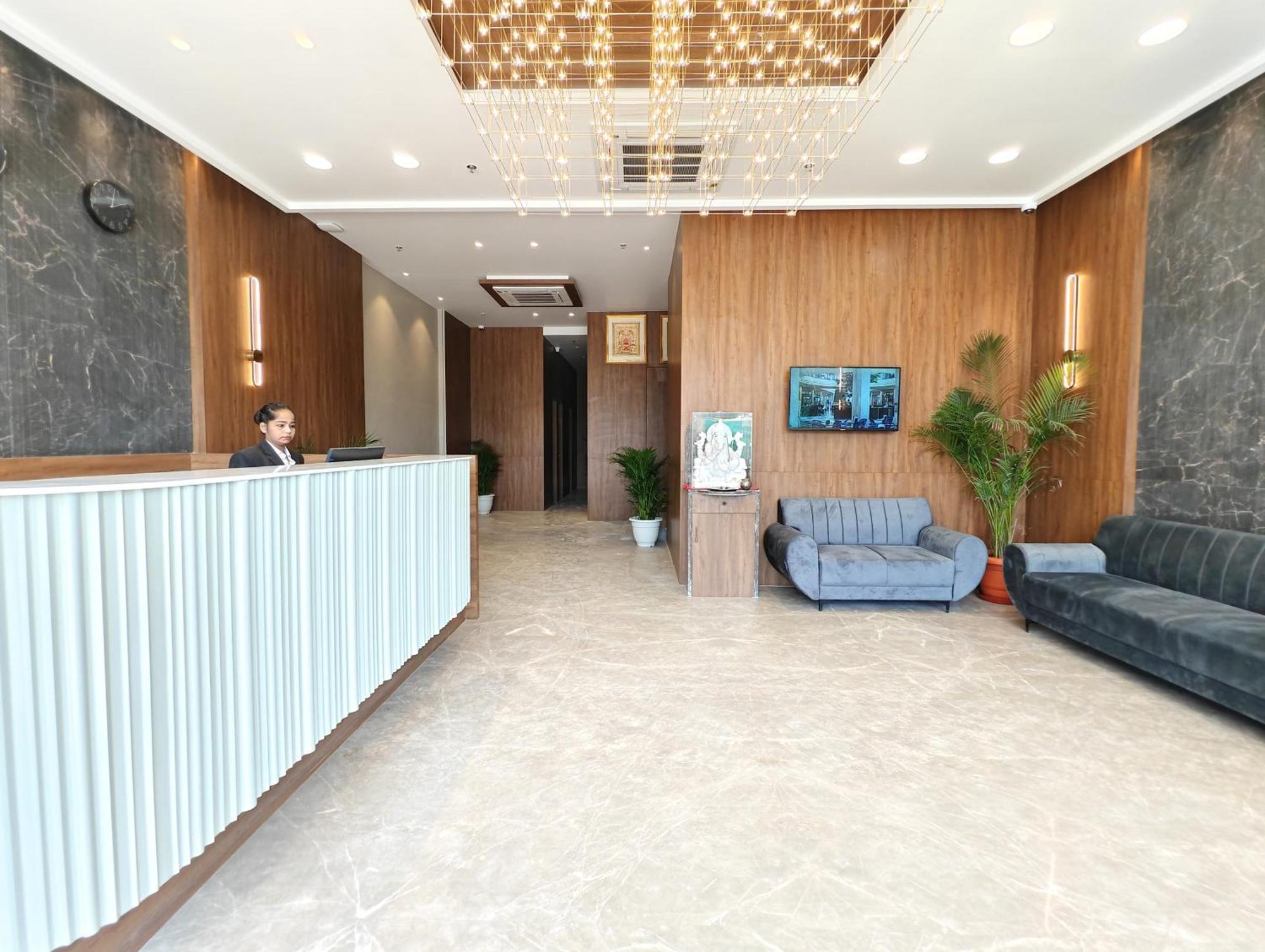 The Sky Imperial Hotel Kailash Jāmnagar エクステリア 写真