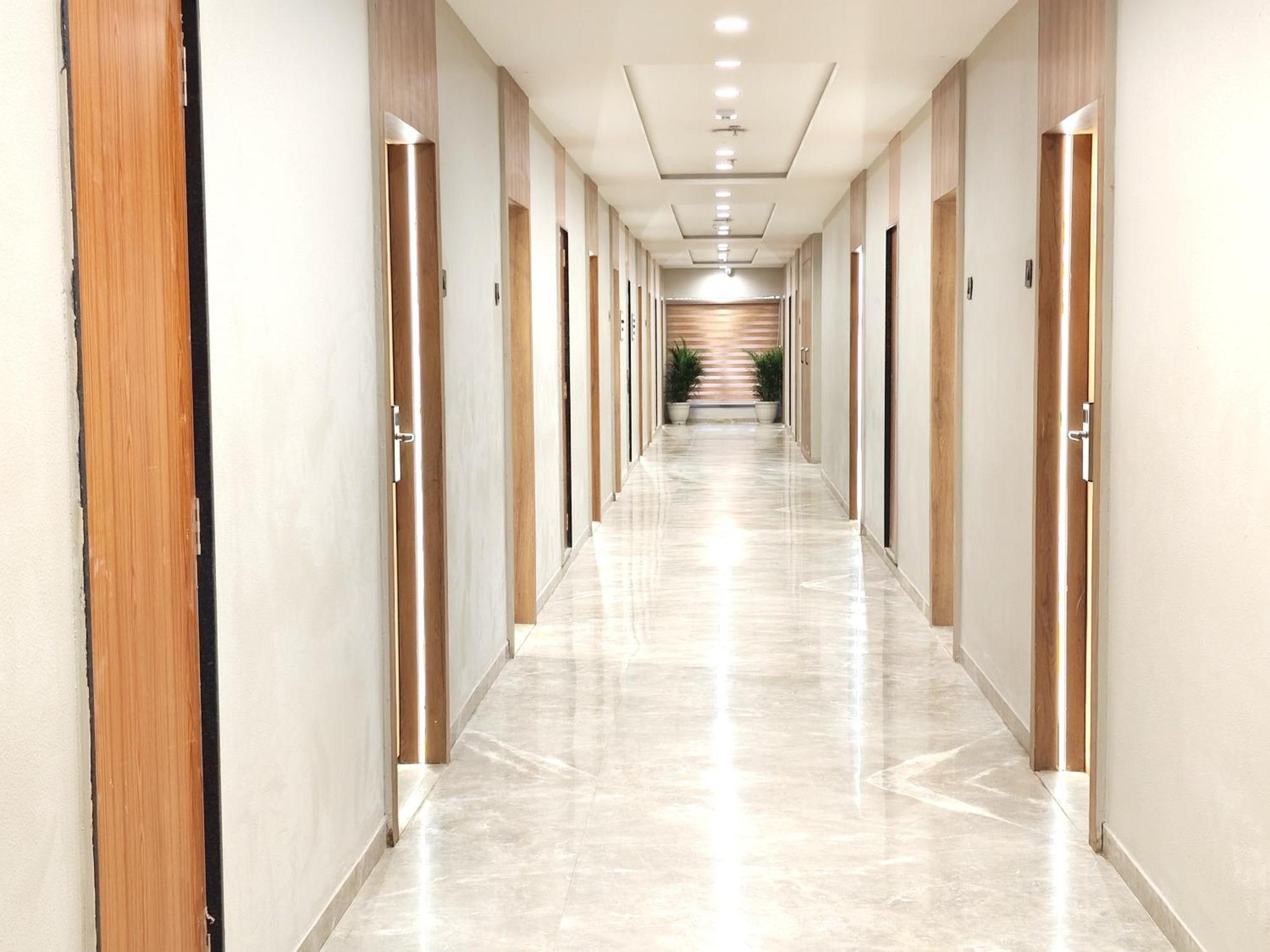 The Sky Imperial Hotel Kailash Jāmnagar エクステリア 写真
