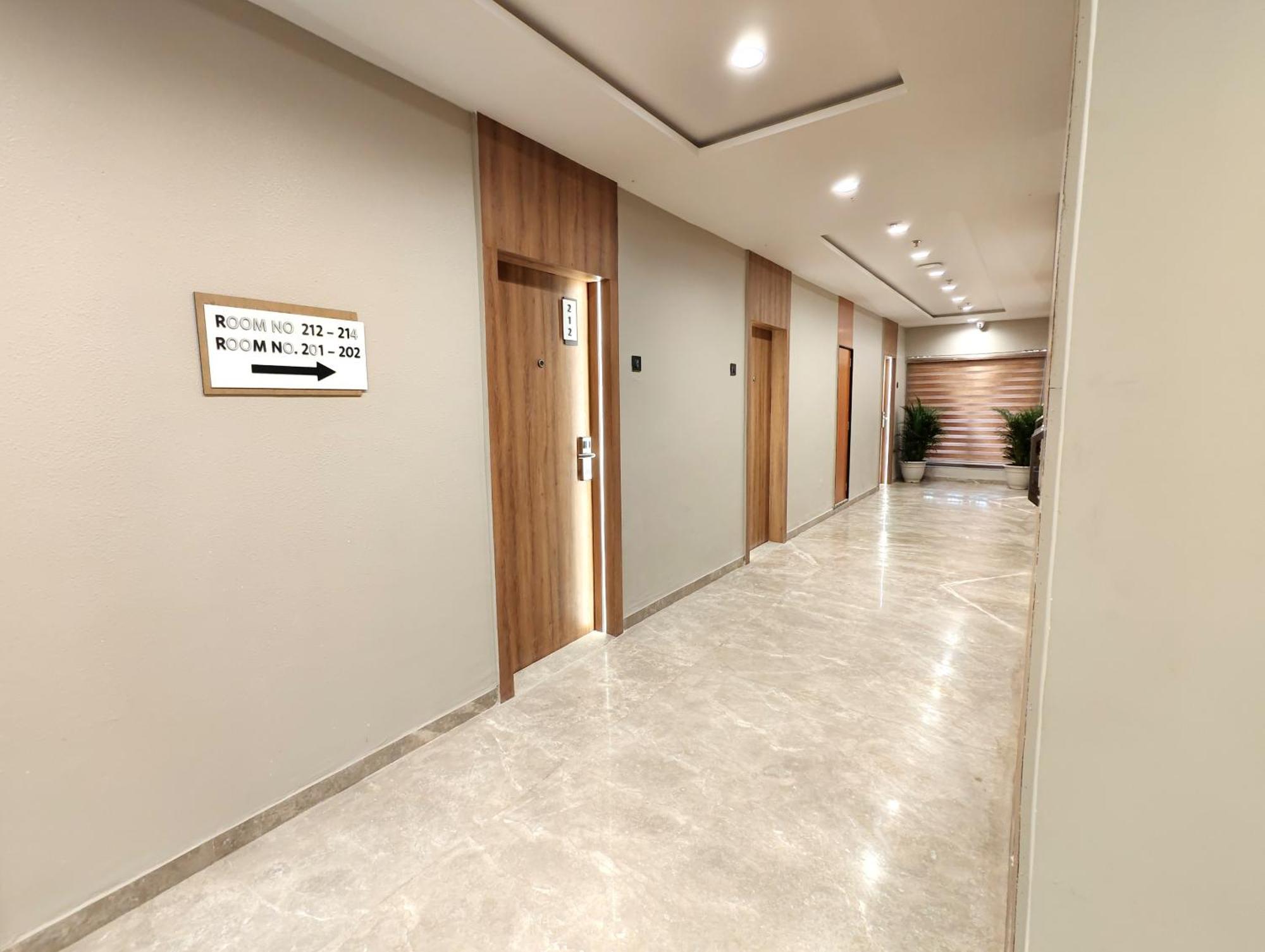 The Sky Imperial Hotel Kailash Jāmnagar エクステリア 写真